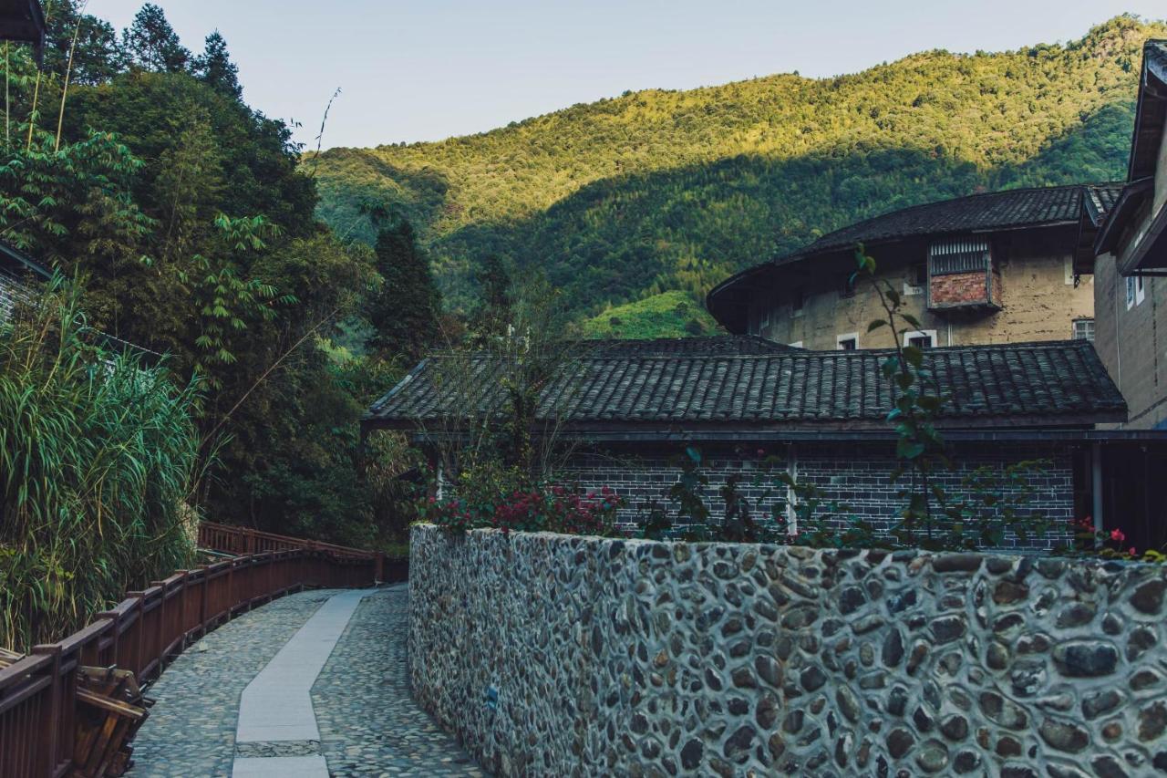 Отель Tsingpu Tulou Retreat Zhangzhou Экстерьер фото